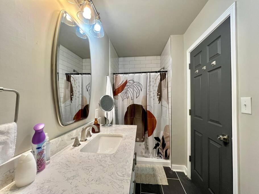 Modern Style Home Near Dt Indy & Major Attractions อินเดียนาโพลิส ภายนอก รูปภาพ