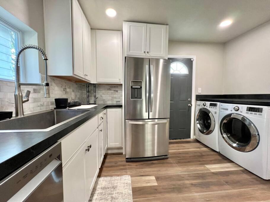 Modern Style Home Near Dt Indy & Major Attractions อินเดียนาโพลิส ภายนอก รูปภาพ