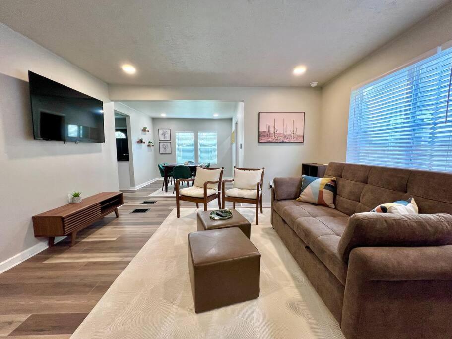 Modern Style Home Near Dt Indy & Major Attractions อินเดียนาโพลิส ภายนอก รูปภาพ