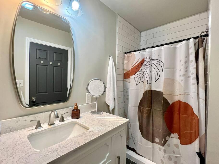 Modern Style Home Near Dt Indy & Major Attractions อินเดียนาโพลิส ภายนอก รูปภาพ