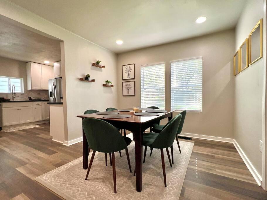 Modern Style Home Near Dt Indy & Major Attractions อินเดียนาโพลิส ภายนอก รูปภาพ